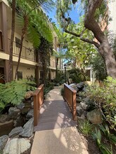 11939 Gorham Ave, Unit 207 in Los Angeles, CA - Foto de edificio - Building Photo