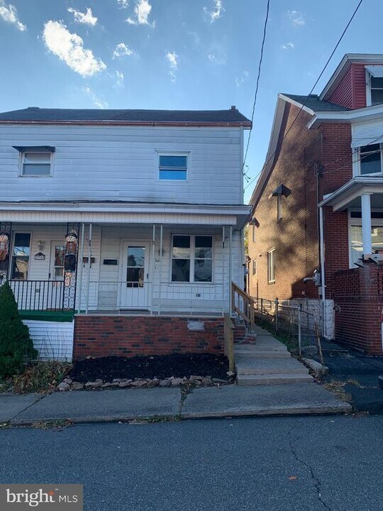 240 N Nice St in Frackville, PA - Building Photo