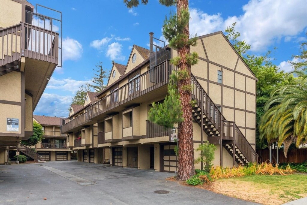 1122 Brewster Ave in Redwood City, CA - Building Photo