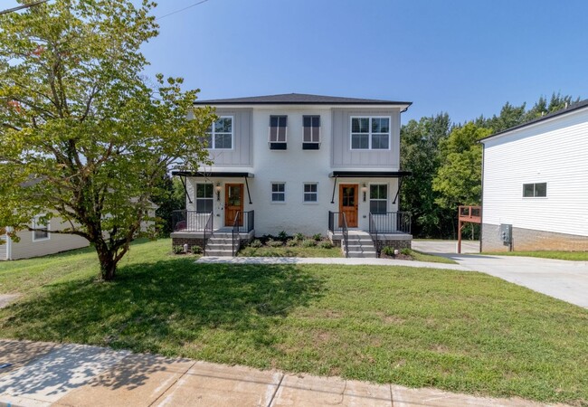 944 Charlotte St-Unit -A in Clarksville, TN - Building Photo - Building Photo