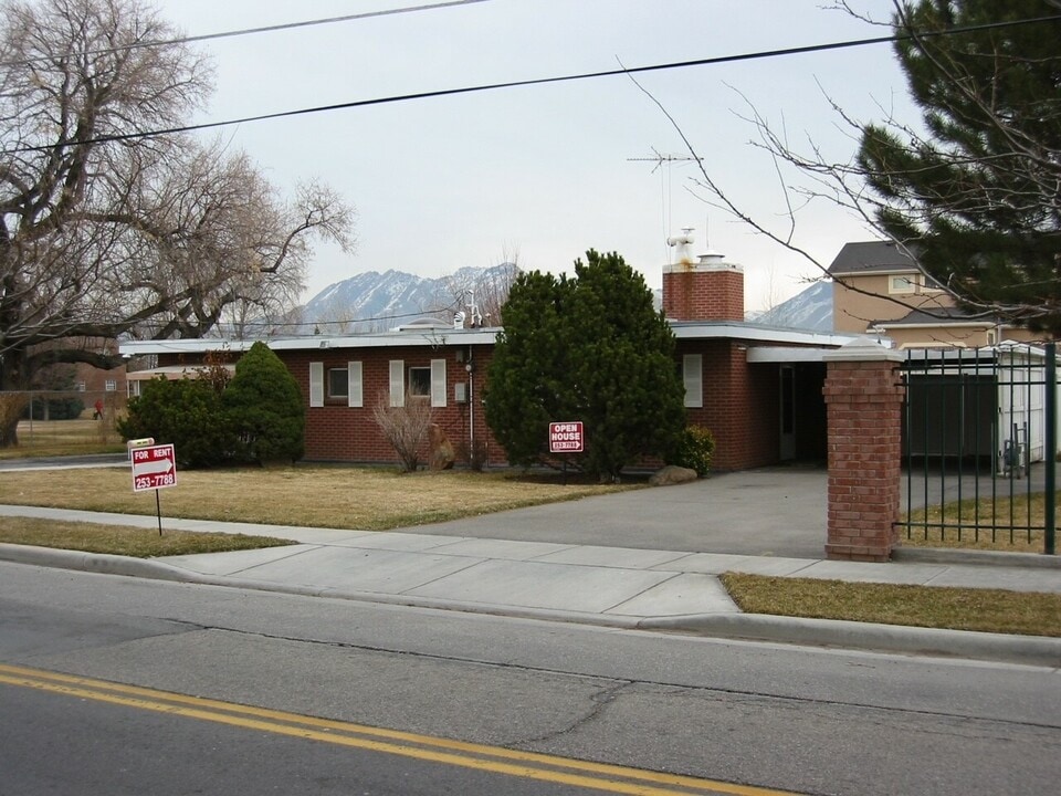 9857 S 1000 W in South Jordan, UT - Foto de edificio