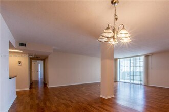 1833 S Ocean Dr in Hallandale Beach, FL - Foto de edificio - Building Photo