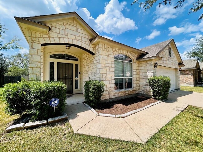 468 Clarence Ct in Buda, TX - Building Photo - Building Photo