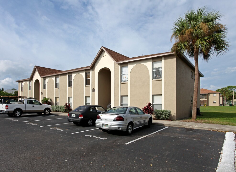 Summerset Apartments in Melbourne, FL - Building Photo