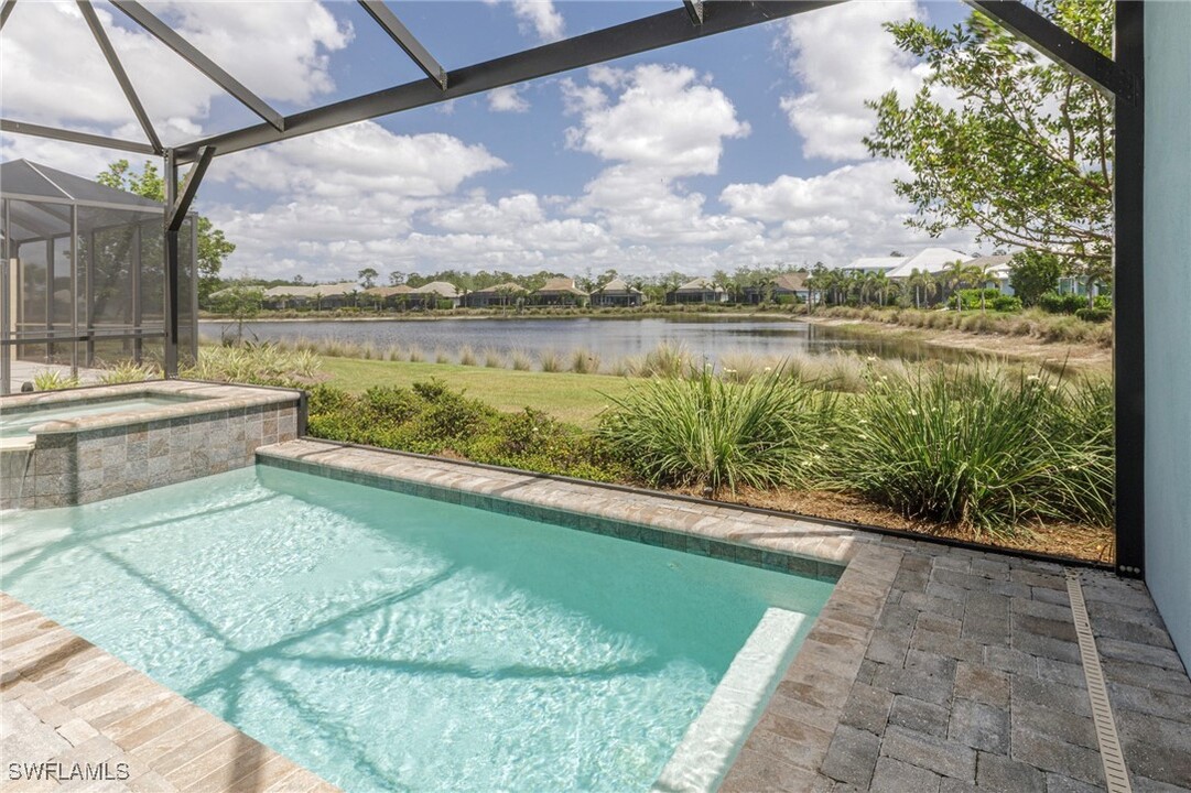 6385 Arriba Ave in Naples, FL - Building Photo