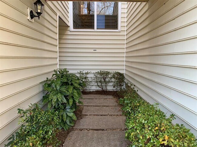 604 Serramonte Dr in Marietta, GA - Building Photo - Building Photo