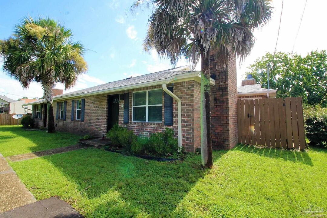 668 S 72nd Ave in Pensacola, FL - Foto de edificio