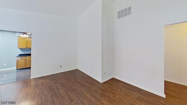 5 Sudbury Ct in East Brunswick, NJ - Building Photo - Building Photo