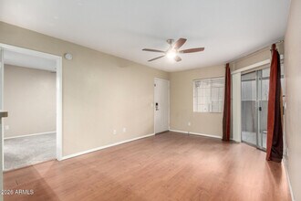 1720 E Thunderbird Rd in Phoenix, AZ - Foto de edificio - Building Photo