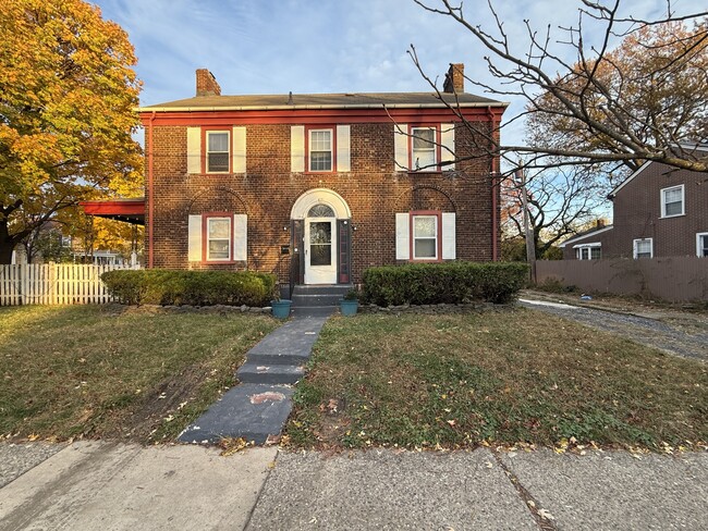 property at 2906 N Merrimac Rd