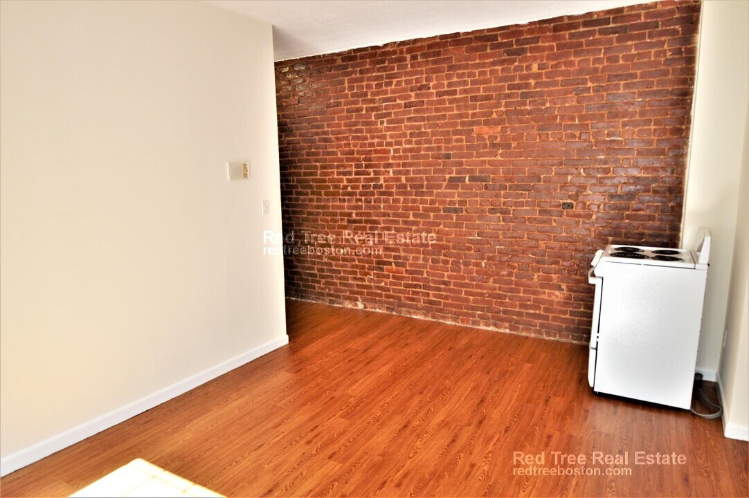 46 S Huntington Ave in Boston, MA - Building Photo
