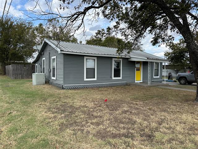 185 W Park St in Stephenville, TX - Building Photo