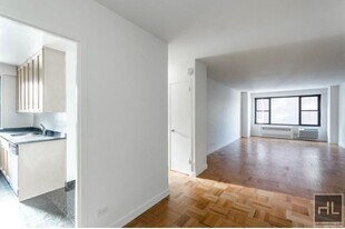 Fourth Avenue in New York, NY - Building Photo