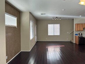 3719 Lodina Ct in Las Vegas, NV - Building Photo - Building Photo