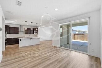 934 Hopkins St in Lincoln, CA - Building Photo - Building Photo