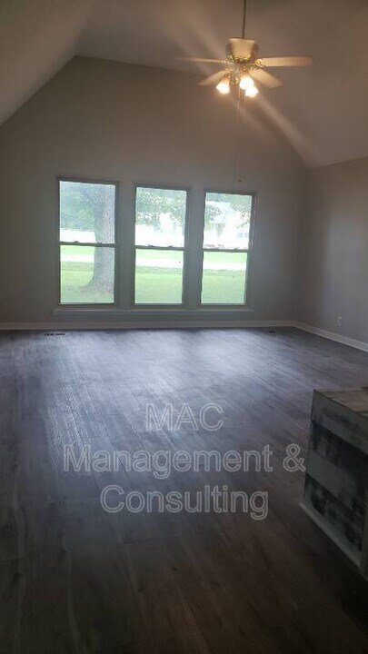 1550 Lake Villa Cir in Cookeville, TN - Building Photo