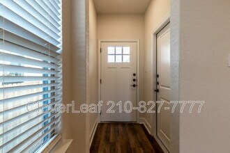 10351 Lynwood Crk in San Antonio, TX - Building Photo - Building Photo