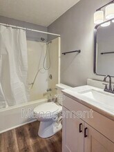 7 Park Crest Ct in Eldridge, IA - Building Photo - Building Photo