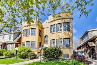 8152 S Merrill Ave, Unit 1 in Chicago, IL - Foto de edificio - Building Photo