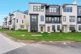 5301 California Ave, Unit Apt 309 in Nashville, TN - Building Photo