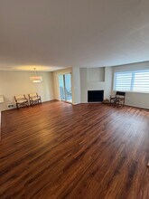11630 NE 70th Pl in Kirkland, WA - Foto de edificio - Building Photo