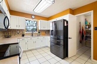 104 Tomahawk Trail in Del Rio, TX - Foto de edificio - Building Photo