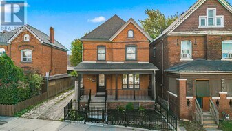 708 Wilson St in Hamilton, ON - Building Photo