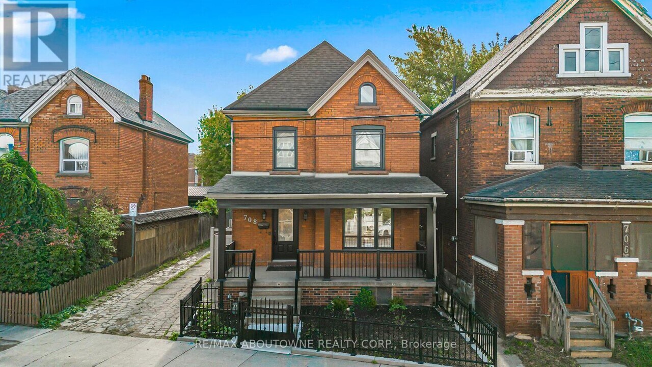 708 Wilson St in Hamilton, ON - Building Photo