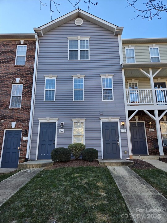 118 Steam Engine Dr in Mooresville, NC - Building Photo