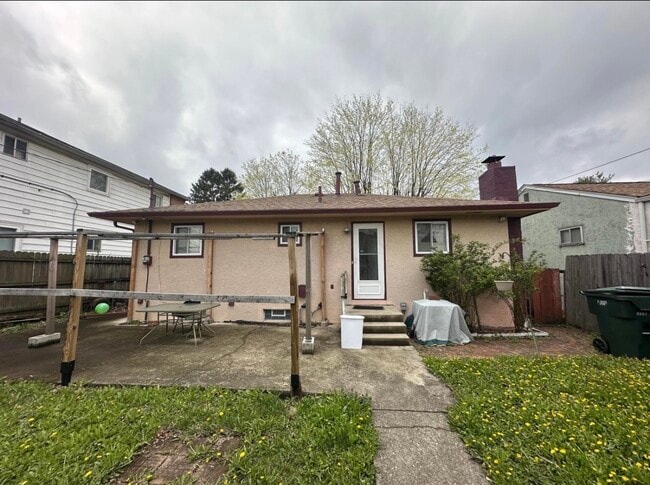 892 Ruby Ave in Columbus, OH - Building Photo - Building Photo