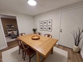 80 English Village Rd in Manchester, NH - Building Photo - Building Photo