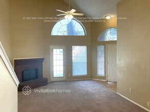 4402 Laredo Dr in Grand Prairie, TX - Foto de edificio - Building Photo