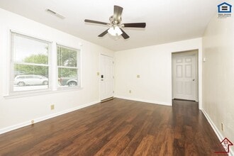 702 Couch St in McMinnville, TN - Foto de edificio - Building Photo