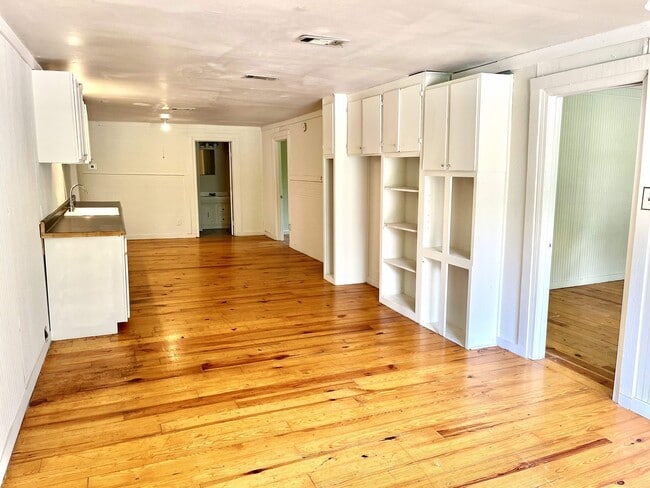 property at 467 W Buchanan St