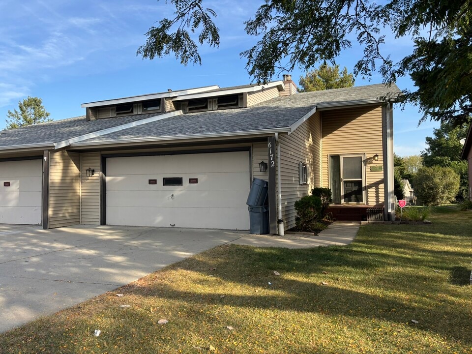 6172 Brynwood Dr in Rockford, IL - Building Photo