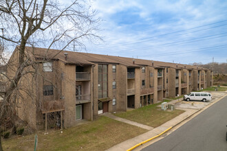 Woodbine in Westville, NJ - Foto de edificio - Primary Photo