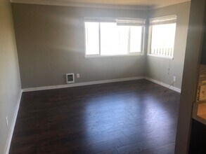 3456 14th Ave W, Unit 3 in Seattle, WA - Foto de edificio - Building Photo