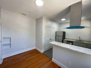 418 E Virginia St in Tallahassee, FL - Foto de edificio - Building Photo