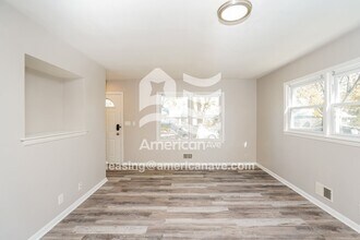 6923 W Tallmadge Pl in Milwaukee, WI - Foto de edificio - Building Photo