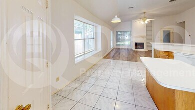 733 Rockett Ln in Cedar Hill, TX - Foto de edificio - Building Photo