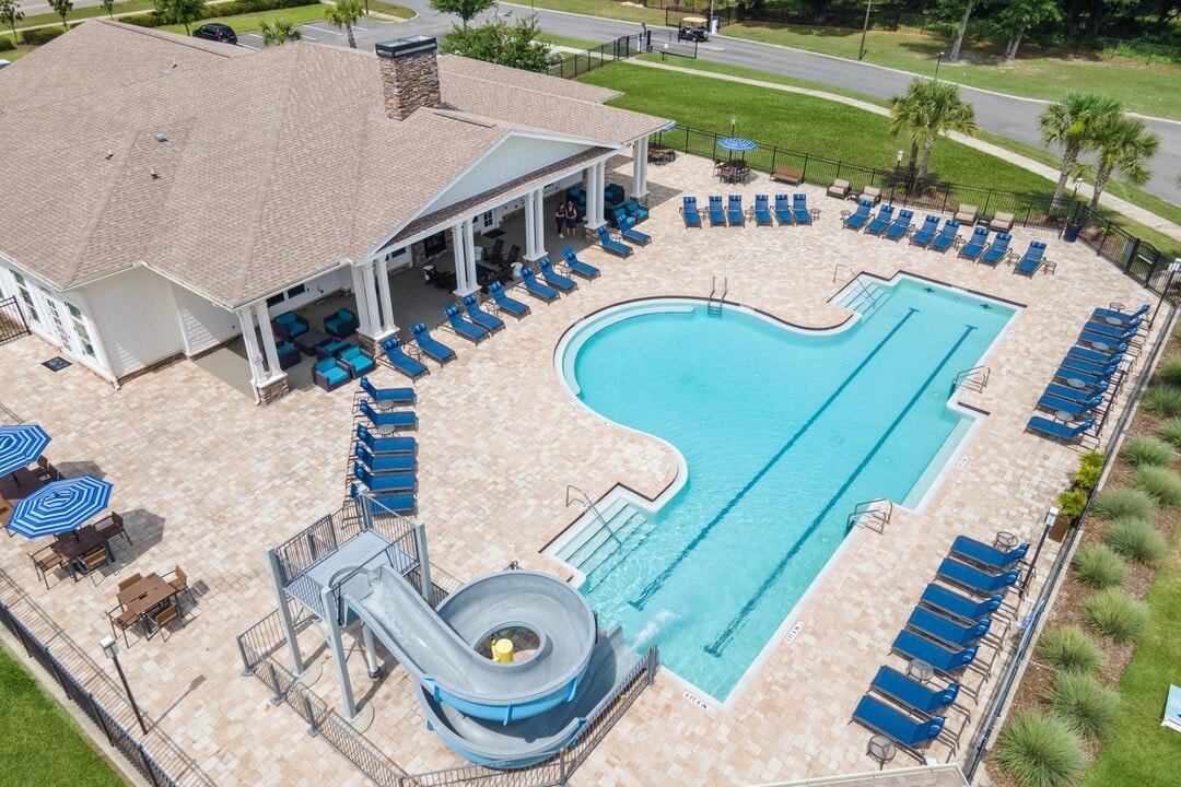 Beach House at Amelia in Yulee, FL - Foto de edificio