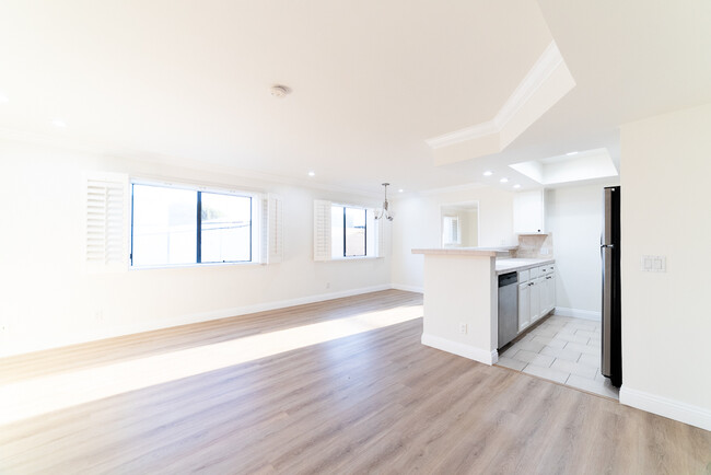 property at 1510 S Barrington Ave