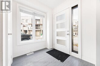 2 Queenpost Dr in Brampton, ON - Building Photo - Building Photo