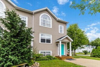 33 Feruz Cres in Halifax, NS - Building Photo - Building Photo