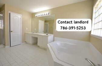 2010 SW 112th Ter in Miramar, FL - Foto de edificio - Building Photo