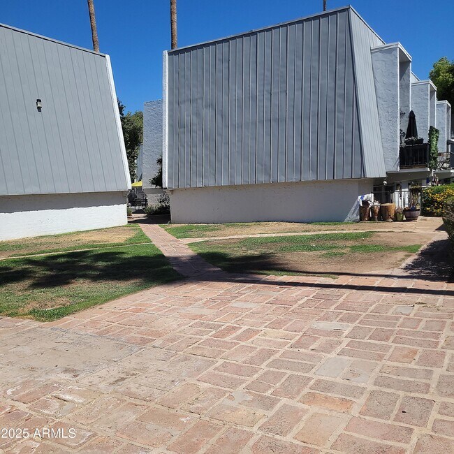 3416 N 44th St in Phoenix, AZ - Building Photo - Building Photo