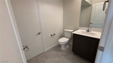 8417 Nevada Creek St in Las Vegas, NV - Building Photo - Building Photo