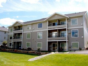 Courts At Indian Canyon in Spokane, WA - Building Photo - Building Photo