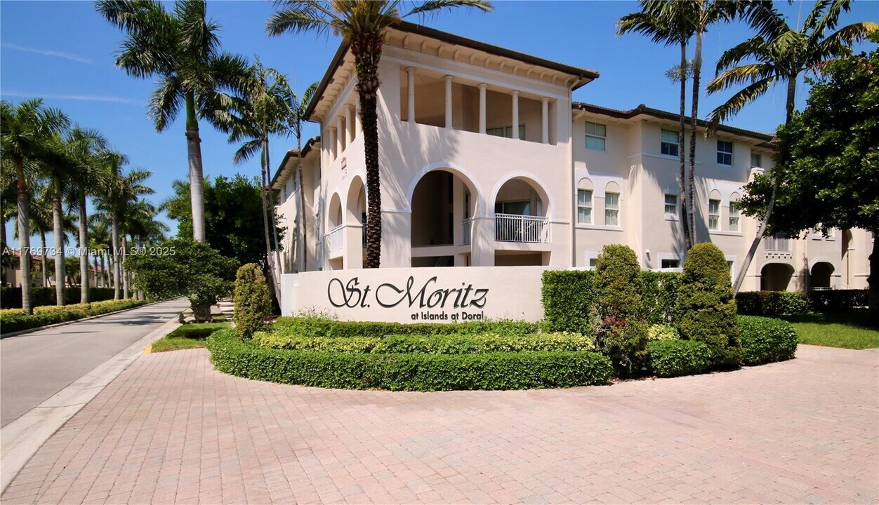 11601 NW 89th St in Doral, FL - Building Photo
