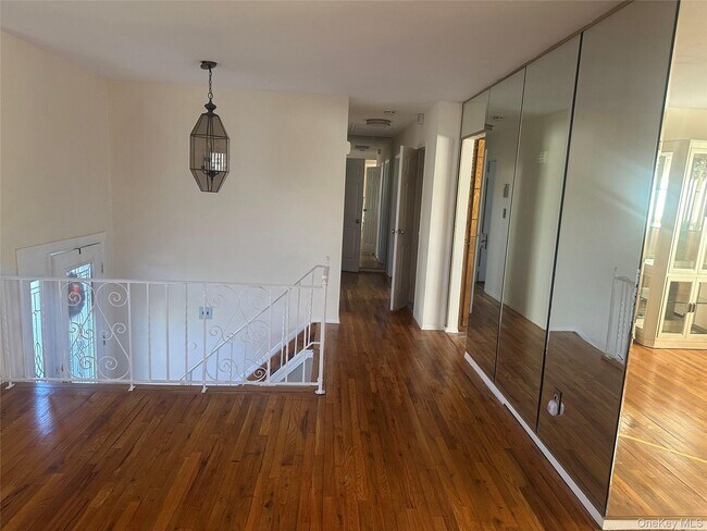 308 Essex St in West Babylon, NY - Building Photo - Building Photo